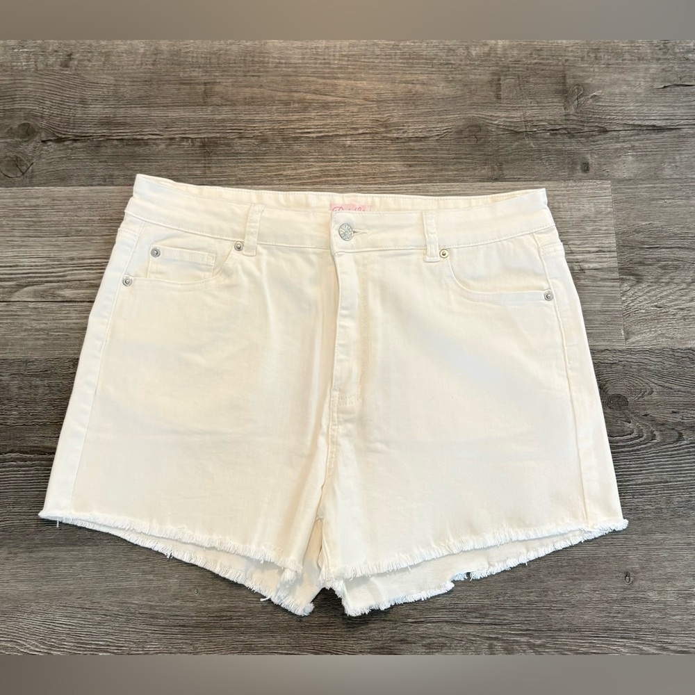 Pink Lily White Frayed Hem Jean Shorts. Women size 14/16 or 33 inch waist. NWOT
